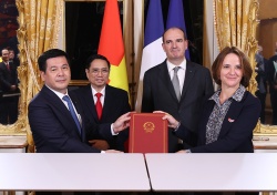 PM Pham Minh Chinh holds talks with French counterpart Jean Castex