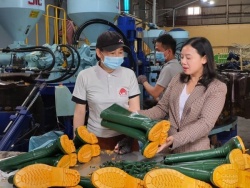 Dép tổ ong công nghệ Việt Thắng! Sản phẩm công nghiệp nông thôn tiêu biểu cấp khu vực năm 2022