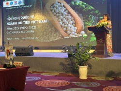 Bà Hoàng Thị Liên, Chủ tịch Hiệp hội Hồ tiêu Việt Nam phát biểu khai mạc Hội nghị
