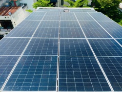 Hộ gia đình sử dụng nhà ở riêng lẻ công suất dưới 100kW lắp điện mặt trời mái nhà chỉ cần thông báo không cần giấy phép