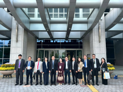 Đoàn thăm và làm việc tại tòa nhà Chính quyền Jeollabuk
