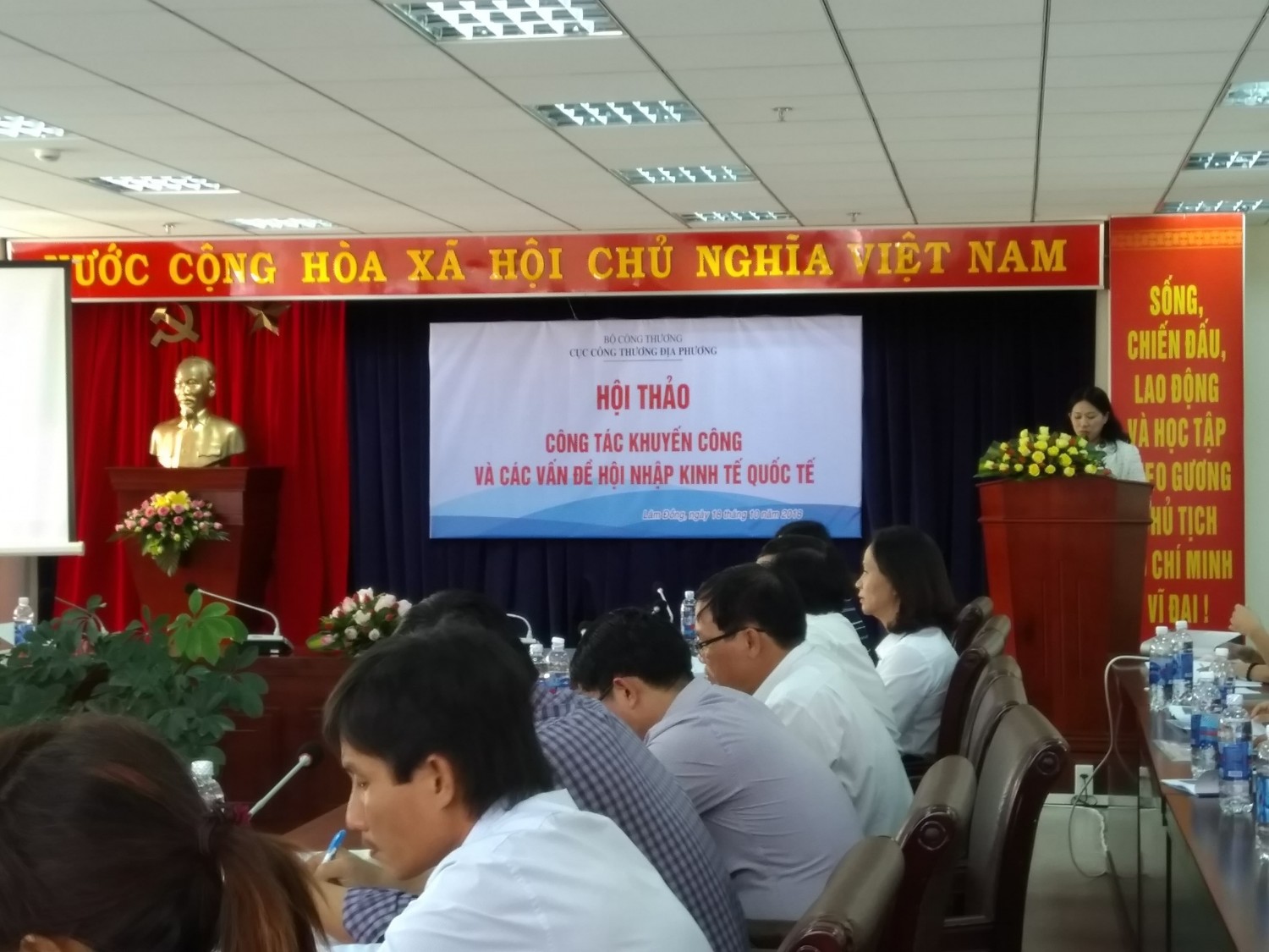 Bà Cao Thị Thanh - Phó giám đốc Sở Công Thương Lâm Đồng phát biểu chào mừng Hội thảo