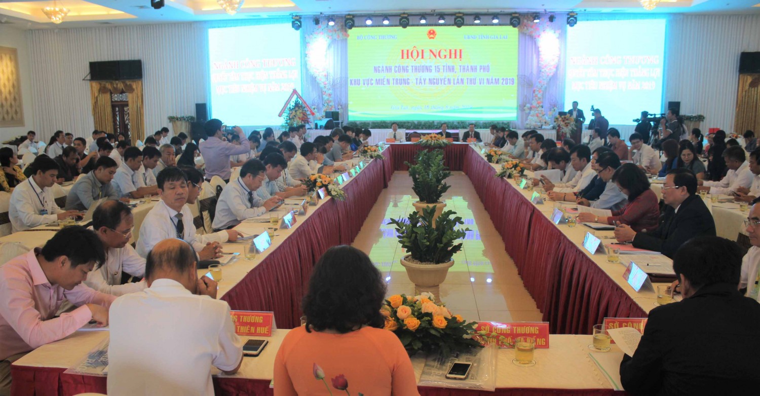 Đắk Lắk: Tham dự Hội nghị ngành công thương 15 tỉnh, thành phố khu vực miền Trung-Tây Nguyên tại thành phố Pleiku, tỉnh Gia Lai