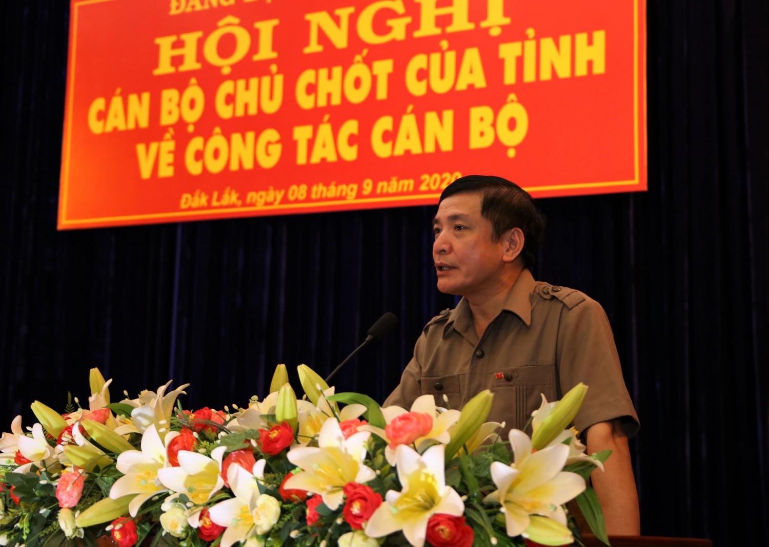 Ủy viên Trung ương Đảng, Bí thư Tỉnh ủy Bùi Văn Cường phát biểu tại Hội nghị