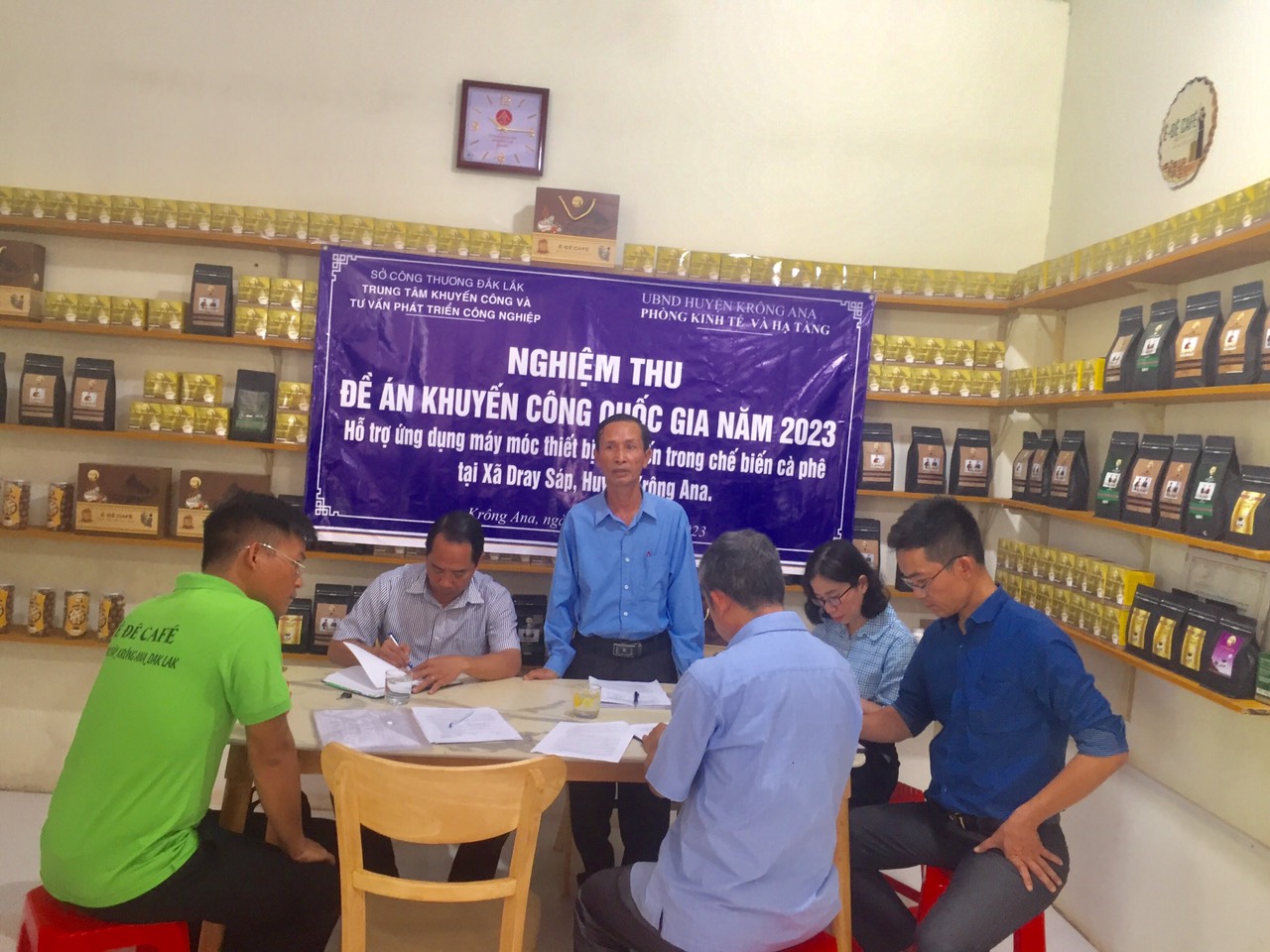 Khuyến công Đắk Lắk: Nghiệm thu Đề án Hỗ trợ ứng dụng máy móc thiết bị tiên tiến trong chế biến cà phê tại Công ty TNHH Ê Đê Café, xã Dray Sáp, huyện Krông Ana.