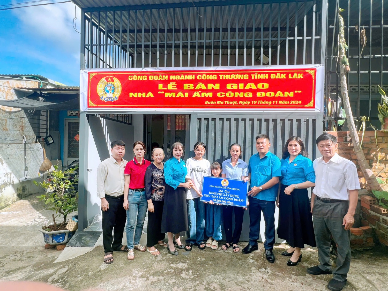 Công đoàn ngành Công Thương: Bàn giao nhà ở “mái ấm công đoàn” cho đoàn viên có hoàn cảnh khó khăn về nhà ở