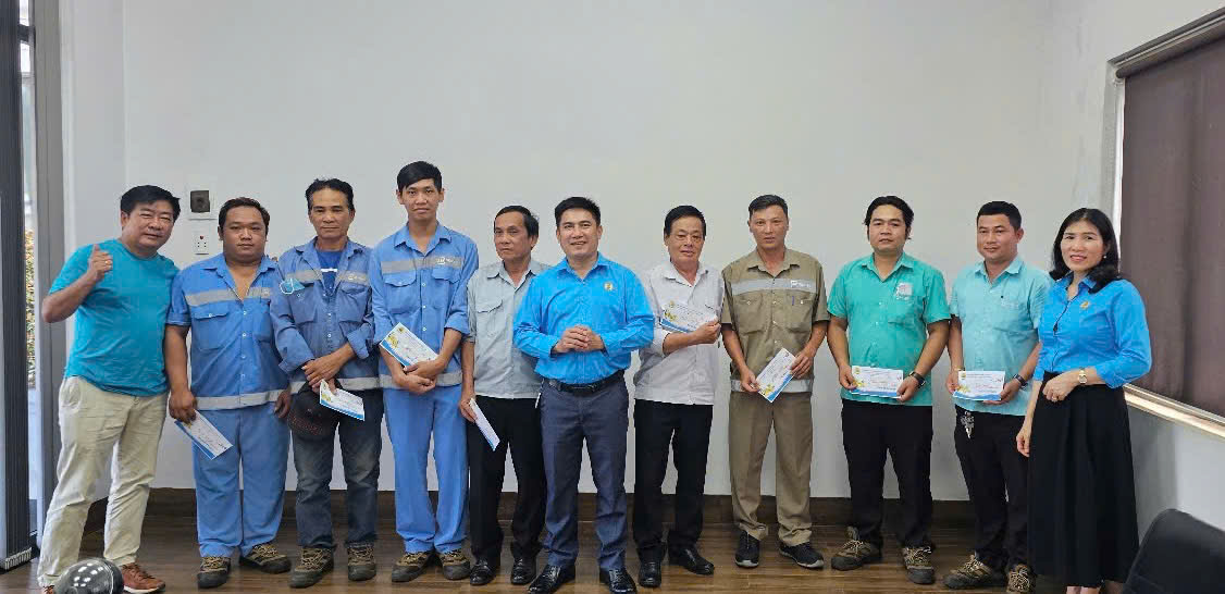 Công đoàn ngành Công Thương tỉnh Đắk Lắk:  Thăm và tặng 115 suất quà cho đoàn viên trong “Tháng Công nhân” năm 2025