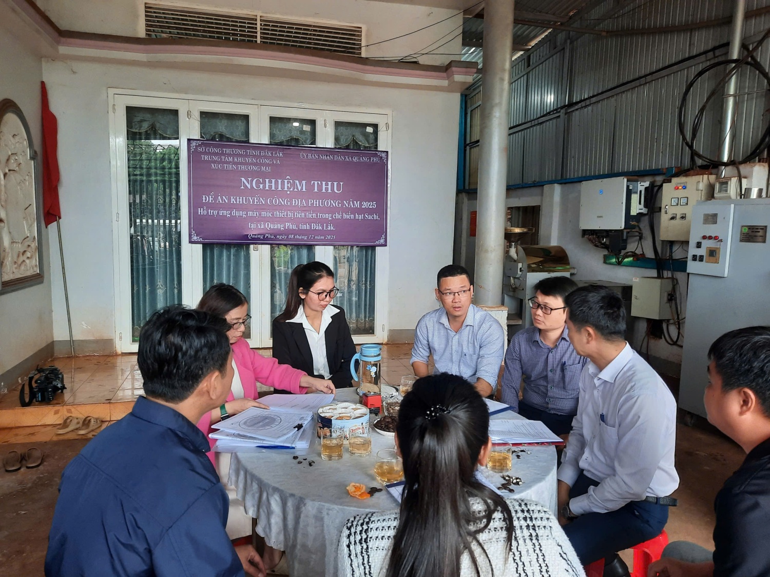 Khuyến công Đắk Lắk: Tổ chức nghiệm thu hoàn thành đề án “Hỗ trợ ứng dụng máy móc thiết bị tiên tiến trong chế biến hạt Sachi” tại Công ty TNHH Tuk Green, xã Quảng Phú.