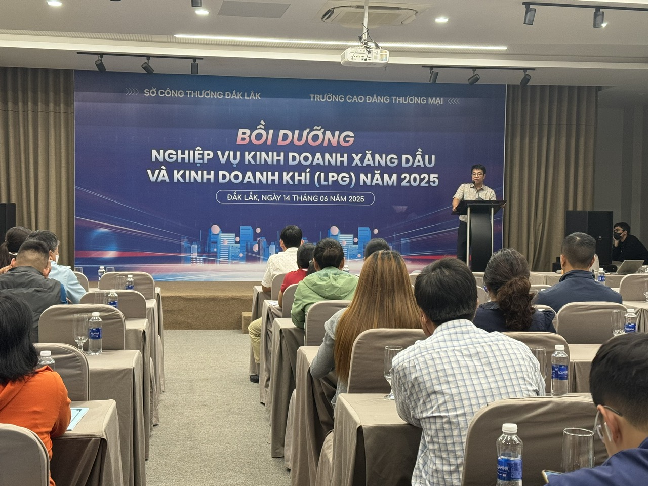 Khóa bồi dưỡng nghiệp vụ kinh doanh xăng dầu và khí năm 2025