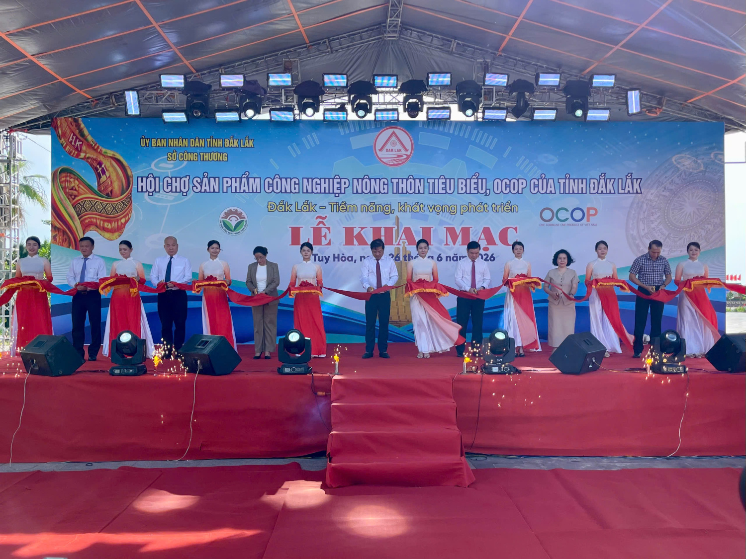 Khai mạc Hội chợ sản phẩm công nghiệp nông thôn tiêu biểu và OCOP tỉnh Đắk Lắk năm 2026