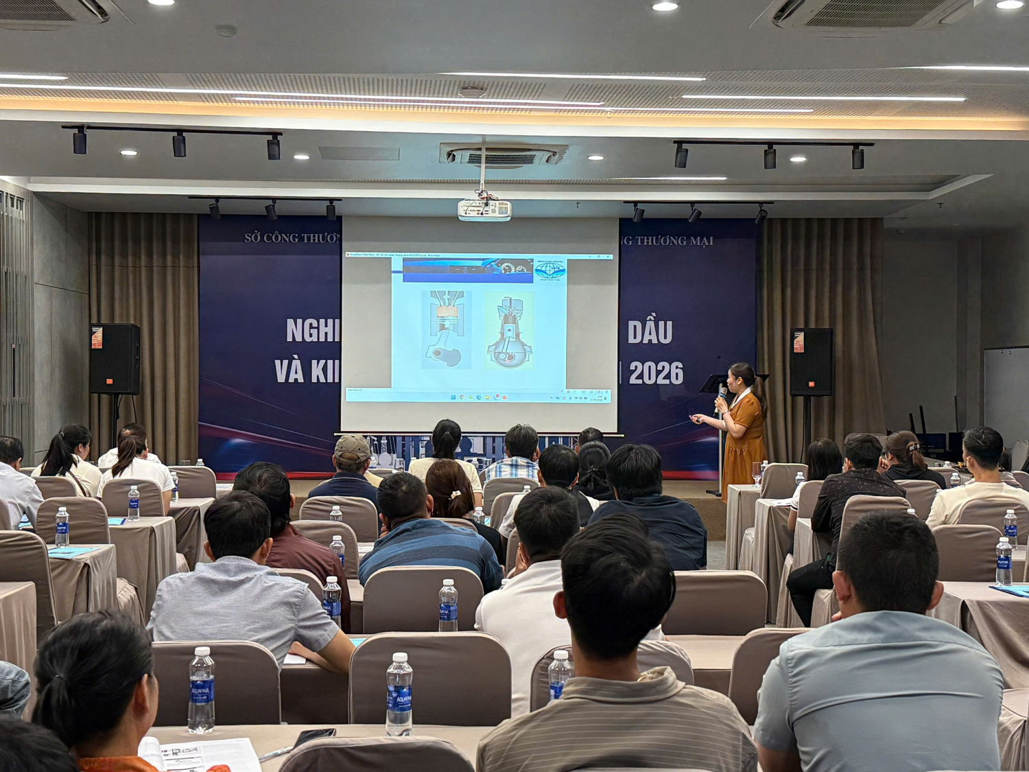Tổ chức tập huấn nghiệp vụ kinh doanh xăng dầu và kinh doanh khí năm 2026