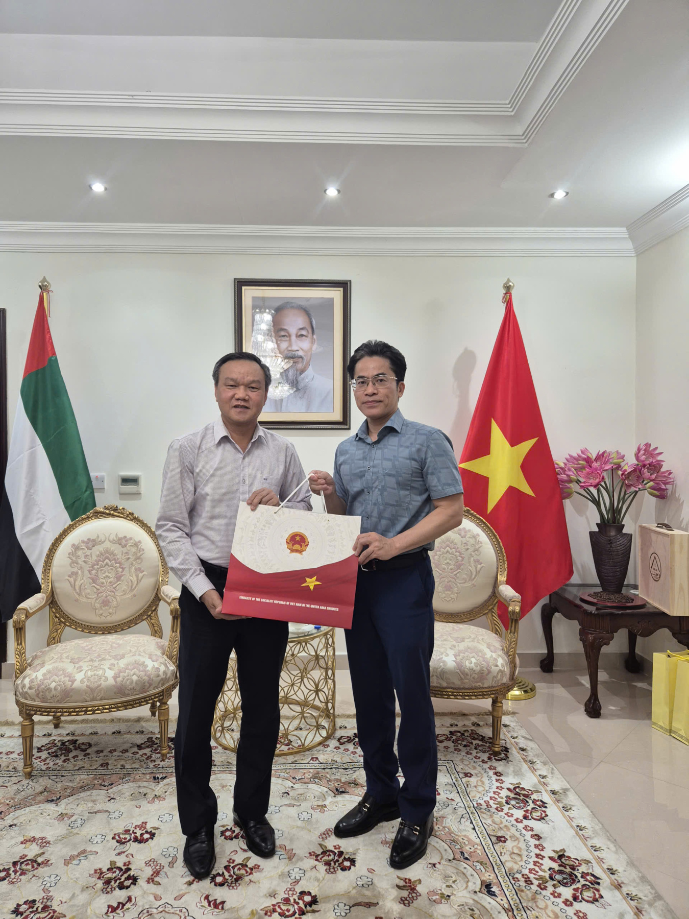 Lãnh đạo Tỉnh thăm và làm việc tại Đại sứ quán Việt Nam tại UAE